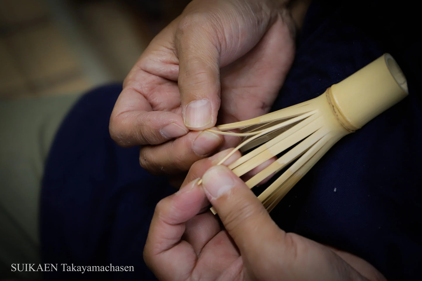 Suikaen Takayama Tsubaki Chasen Gold White Thread